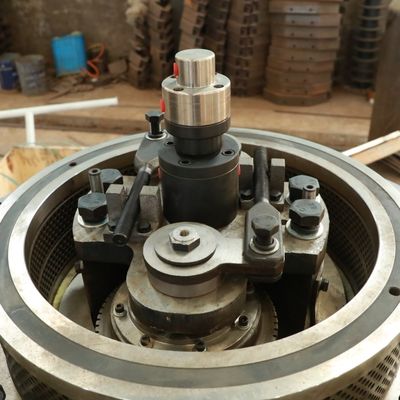 供給の小さい木製の餌の製造所の家の使用600kg/H 400kg/H環境の友好的