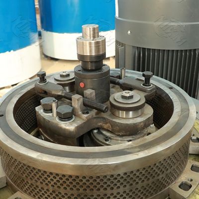 セリウムの平たい箱のダイスのペレタイザーの小さい供給の造粒機機械PTOによって運転される餌の製造所12mm