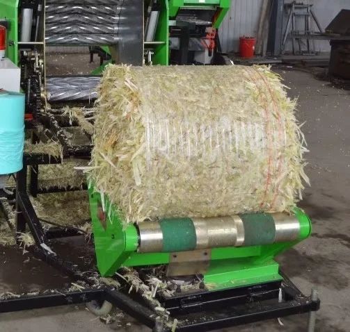 工場価格のストレッチ・フィルムの干し草のムギのわらのサイレージの束のベール包む機械草の梱包機機械